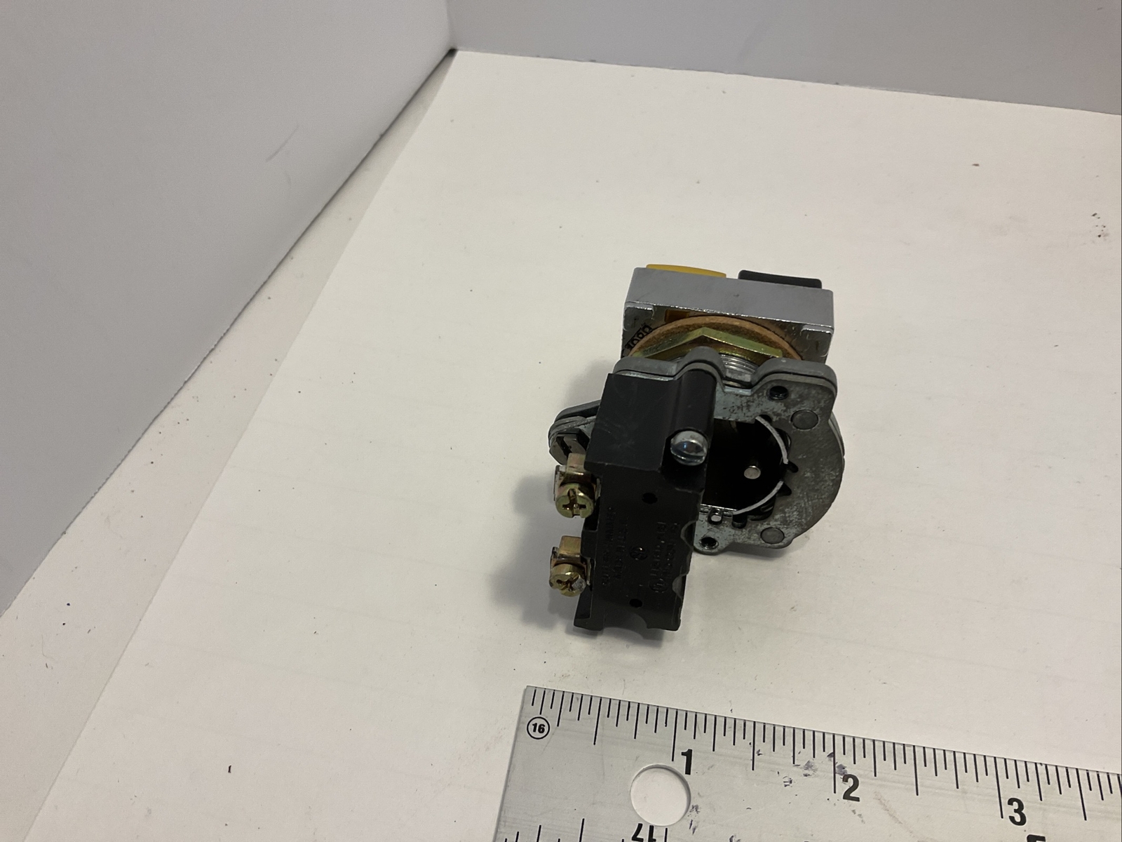 Cutler Hammer Eaton E30DX1 Push button Operator With Ind Light 6V Ac Or Dc