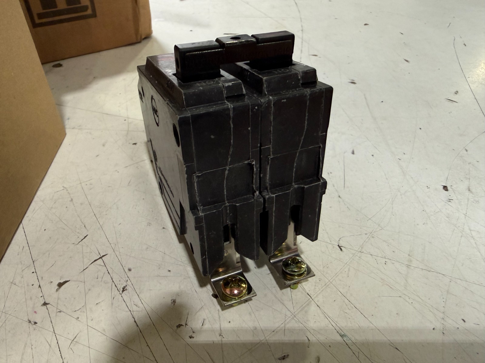 GE THQB2125 2 Pole 25A 240V Circuit Breaker Molded Case