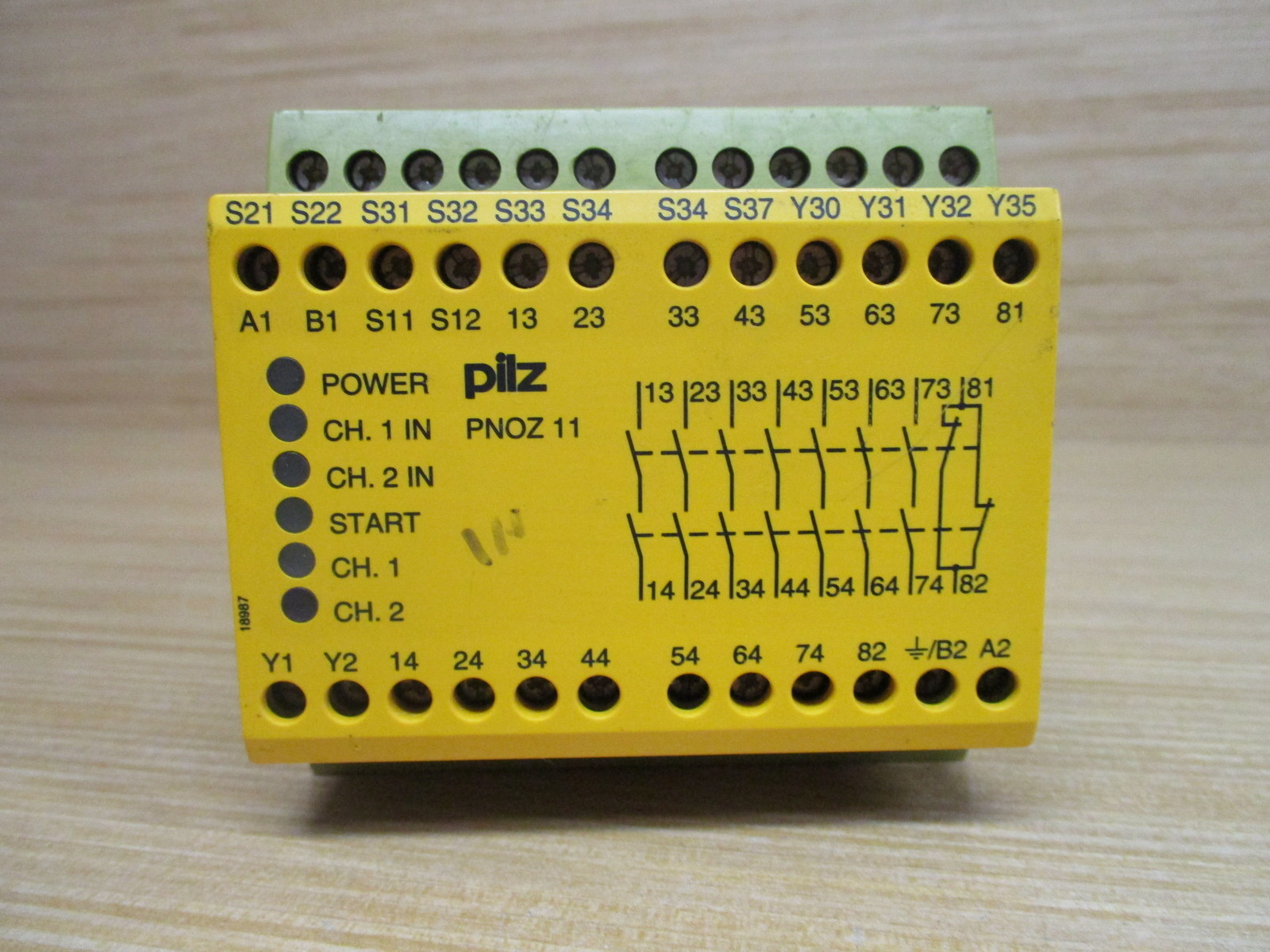Pilz PNOZ 11 7S/1Ö Safety Relay 774080
