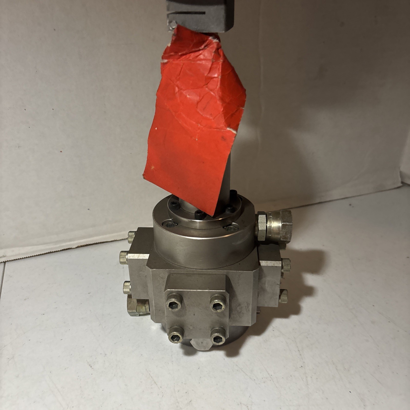 Max Machinery 286-313 5-30V Flow Transmitter W/ 214-593 Piston Flow Meter