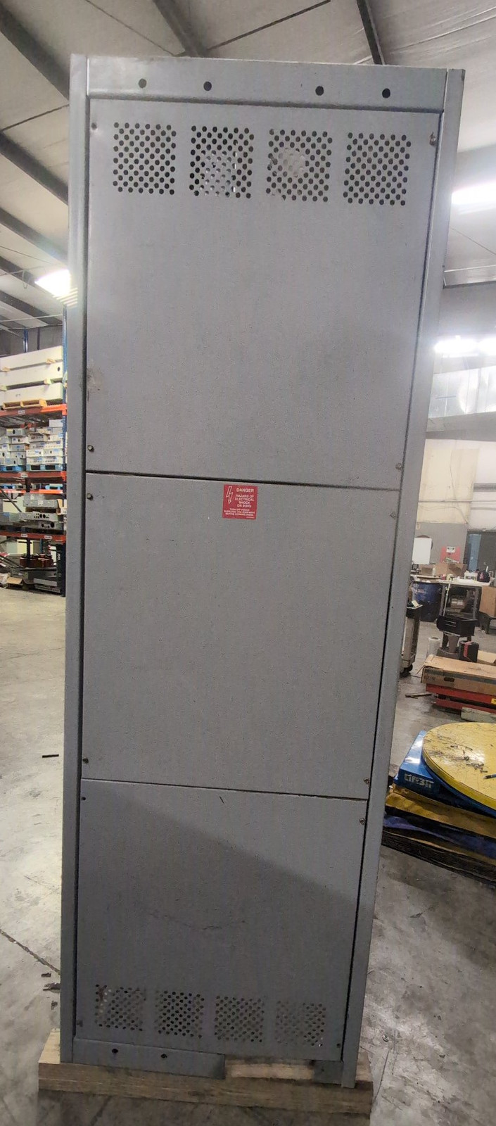 GE SPECTRA SERIES SWITCHBOARD 3000A 480/277V 3PH 4W NEMA 1