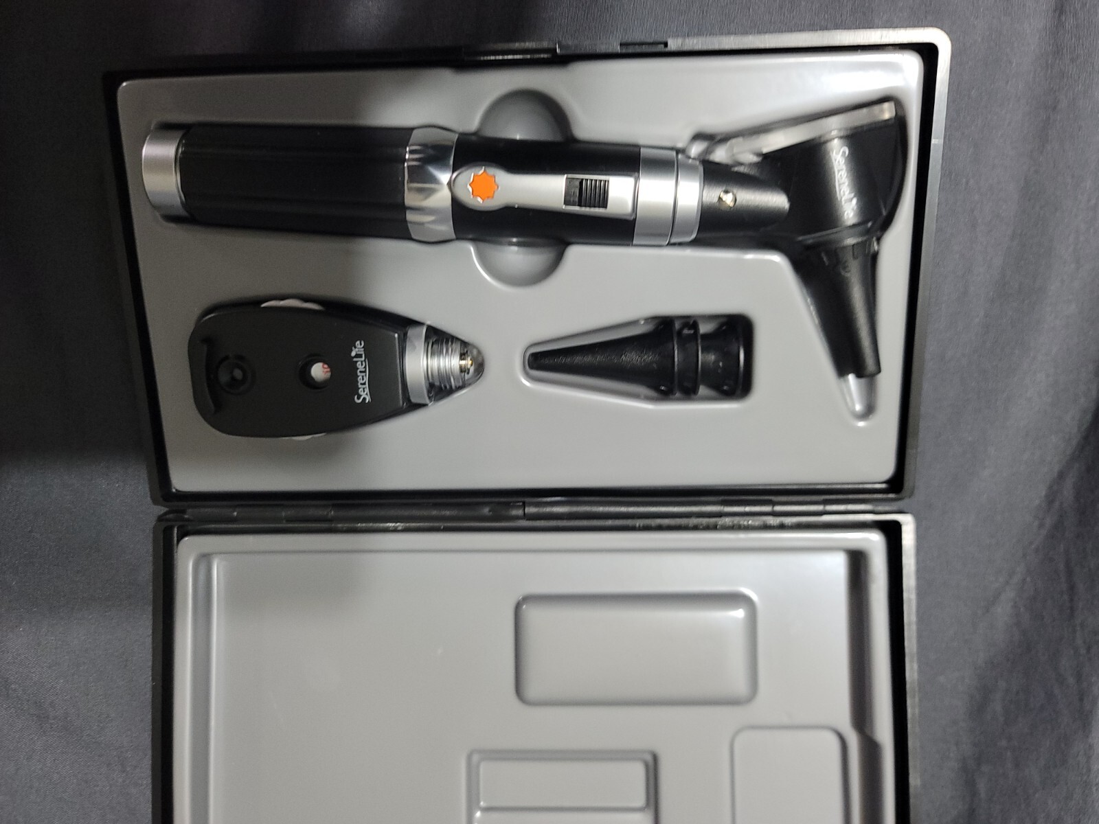 SereneLife SLOTOSPE016 – 2-in-1 Ophthalmoscope & Otoscope Kit