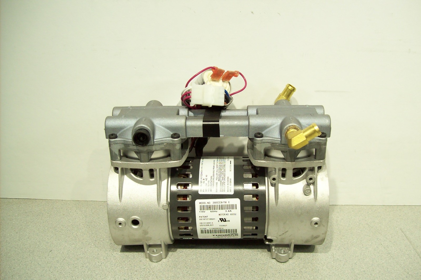 Rietschle Thomas 2505CE Oilless Vacuum Air Pump 20-27 In Hg 30-50 Psi