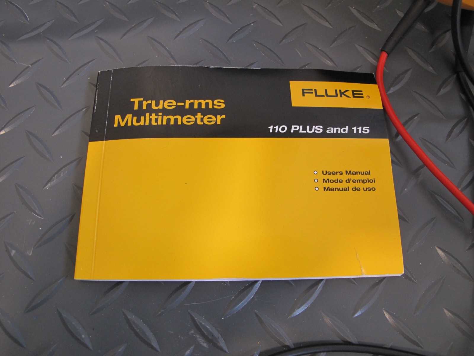 Fluke 110 Plus true rms multimeter w/ leads & manual volt meter tested