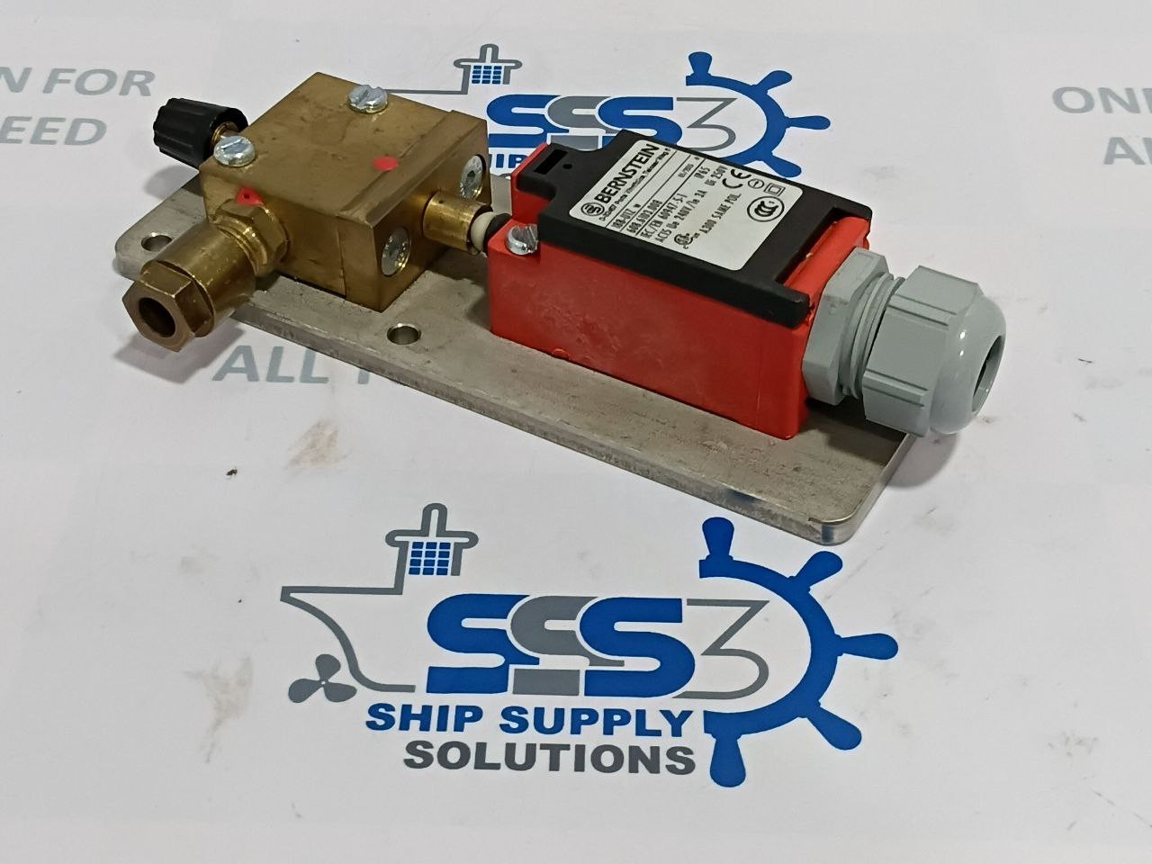 Bernstein I88-U1Z w Limit Switch 608.6103.008 AC15 Ue 240V/Ie 3A Ui 250V IP65