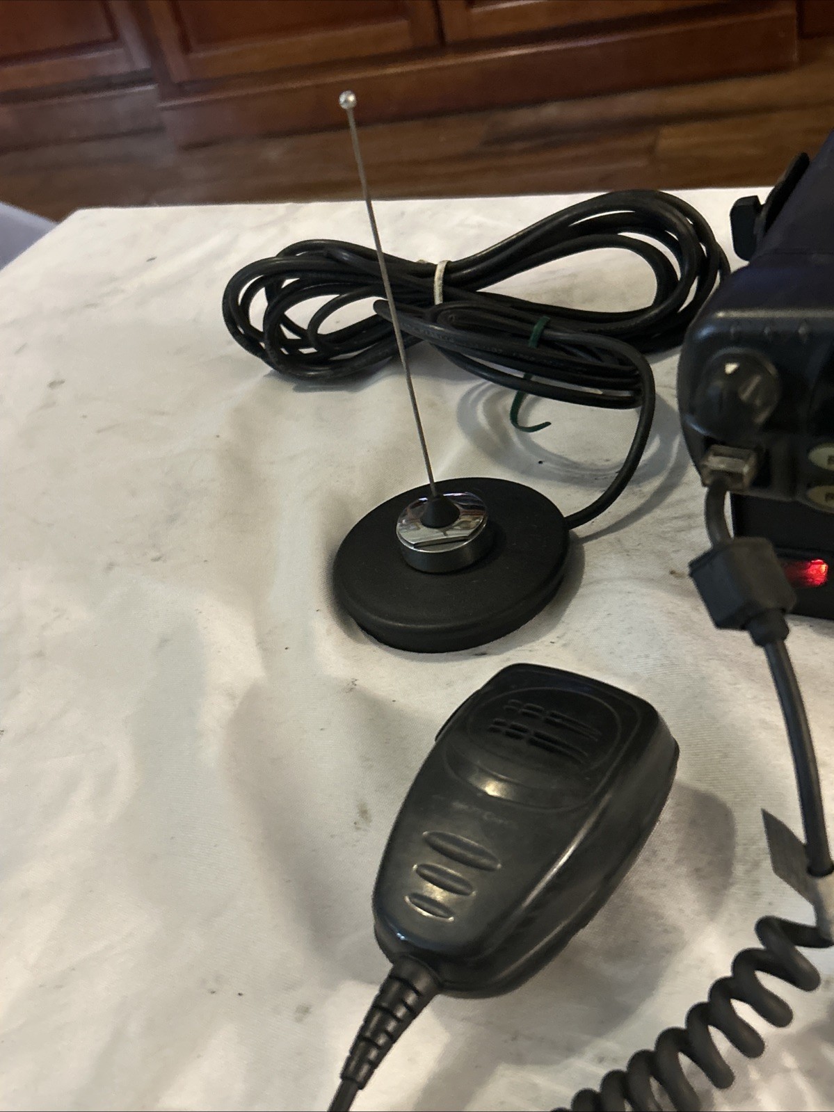 Motorola CDM1250 Two Way Radio & Ashtron SL-11R Base