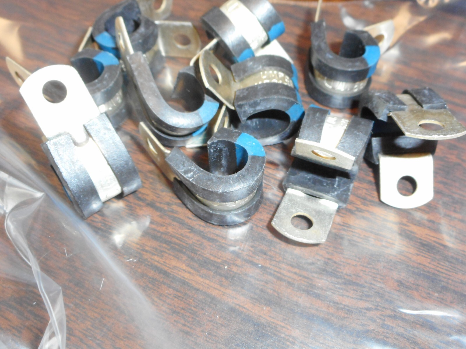 BAG OF 10 UMPCO, INC. CUSHIONED 3/8″ CLAMP, MS21919WDG6 NEW OLD STOCK