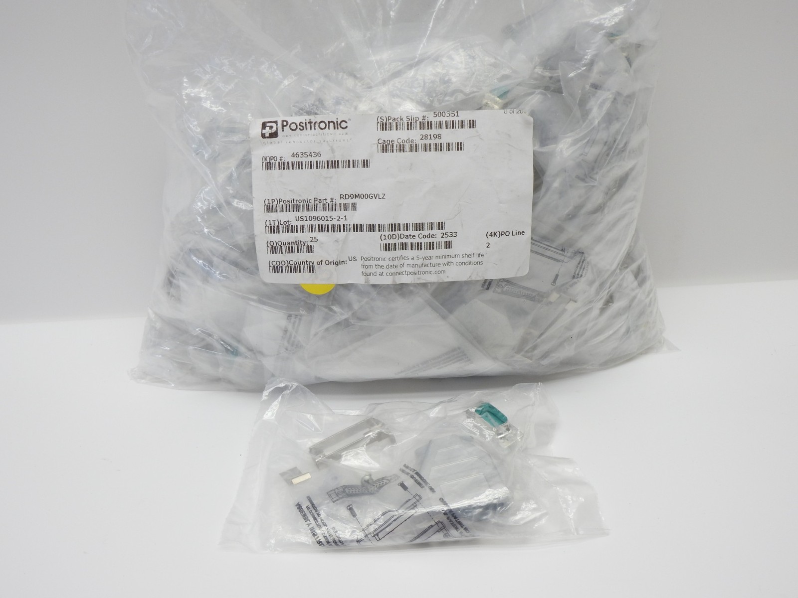 Lot of 25 – Amphenol Positronic RD9M00GVLZ 9-Pin D-Sub Plug Housing IP67 Rated