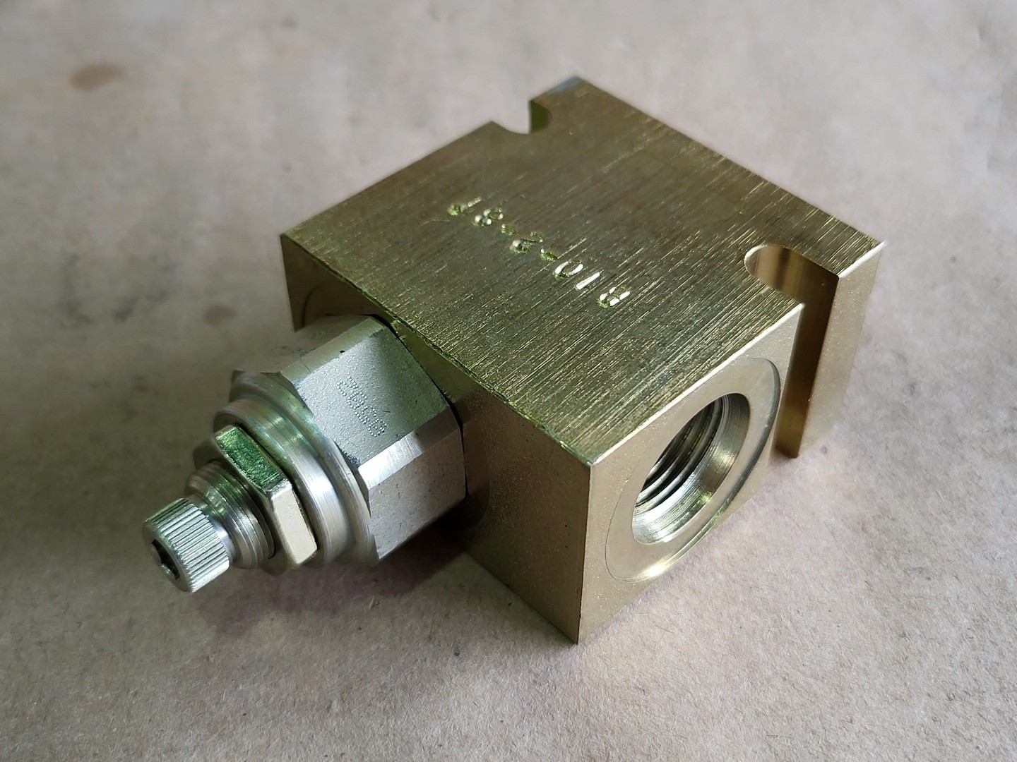 SURPLUS NEW PARKER B10-2-8T Valve Body – Parts & Components