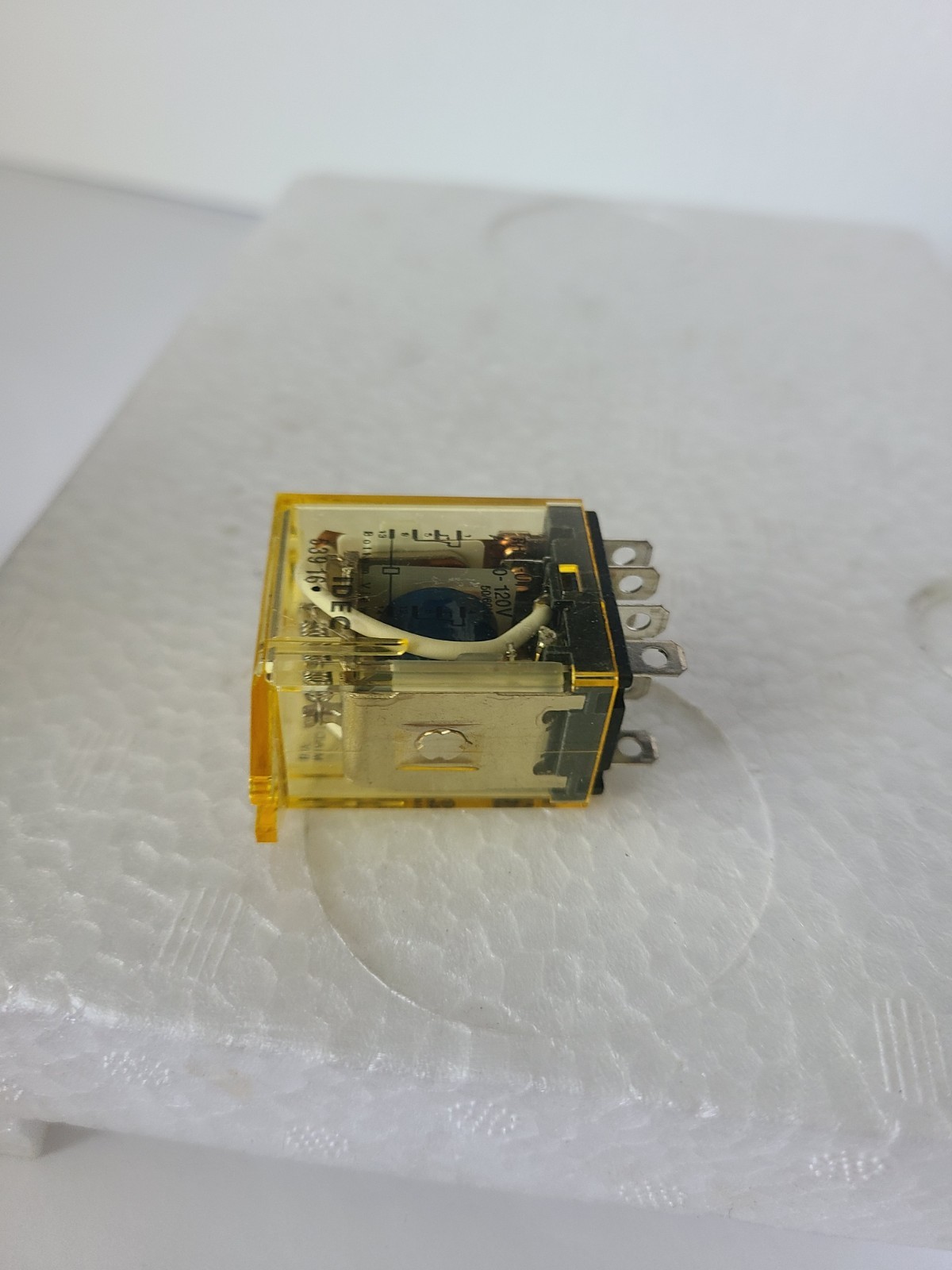IDEC RH2B-UT Ice Cube Relay, AC110-120V 50/60HZ, NOS, Open Box Condition