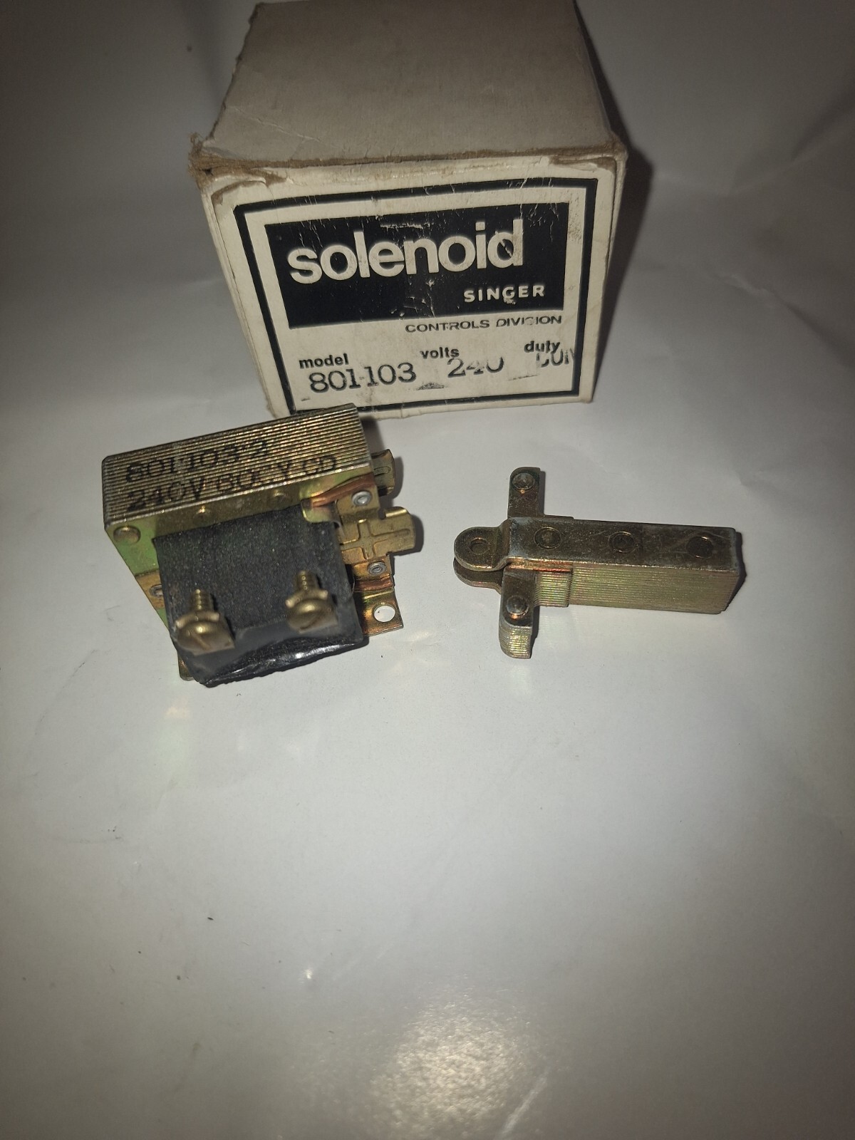 NEW GENUINE SINGER CONTROLS 801103 SOLENOID 240V, 801-103 NOS