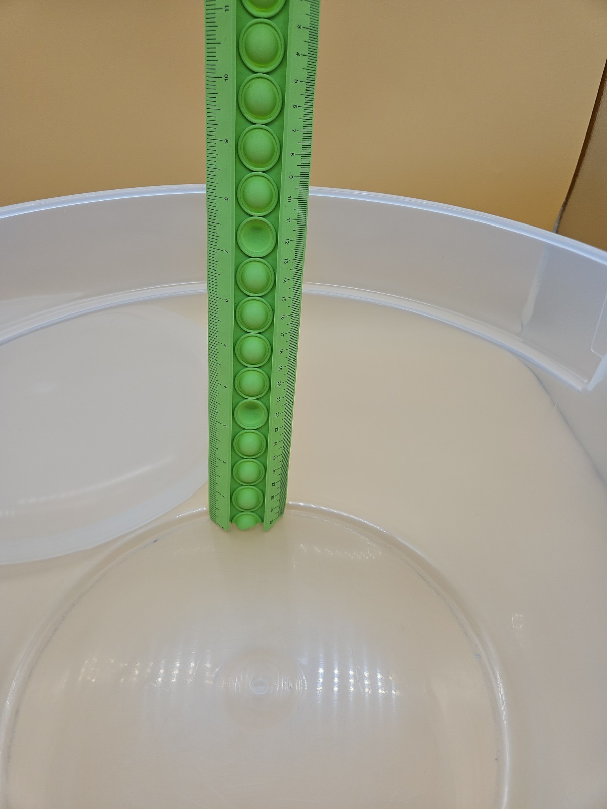 12 qt Cambro Round Food Storage Container Translucent Polypropylene NSF 8” Depth
