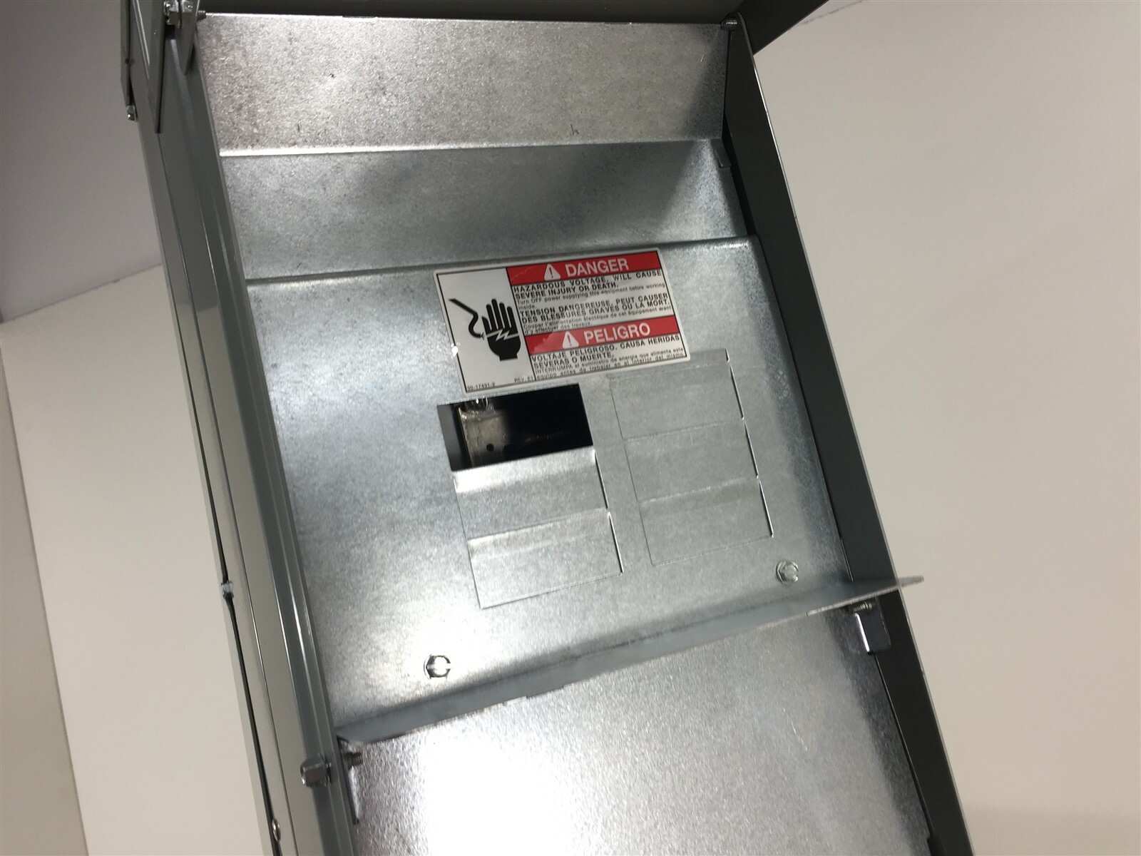 Eaton 125A Power Outlet Panel 1PH 3 Wire Back To Back Pedestal Mount CHUBX