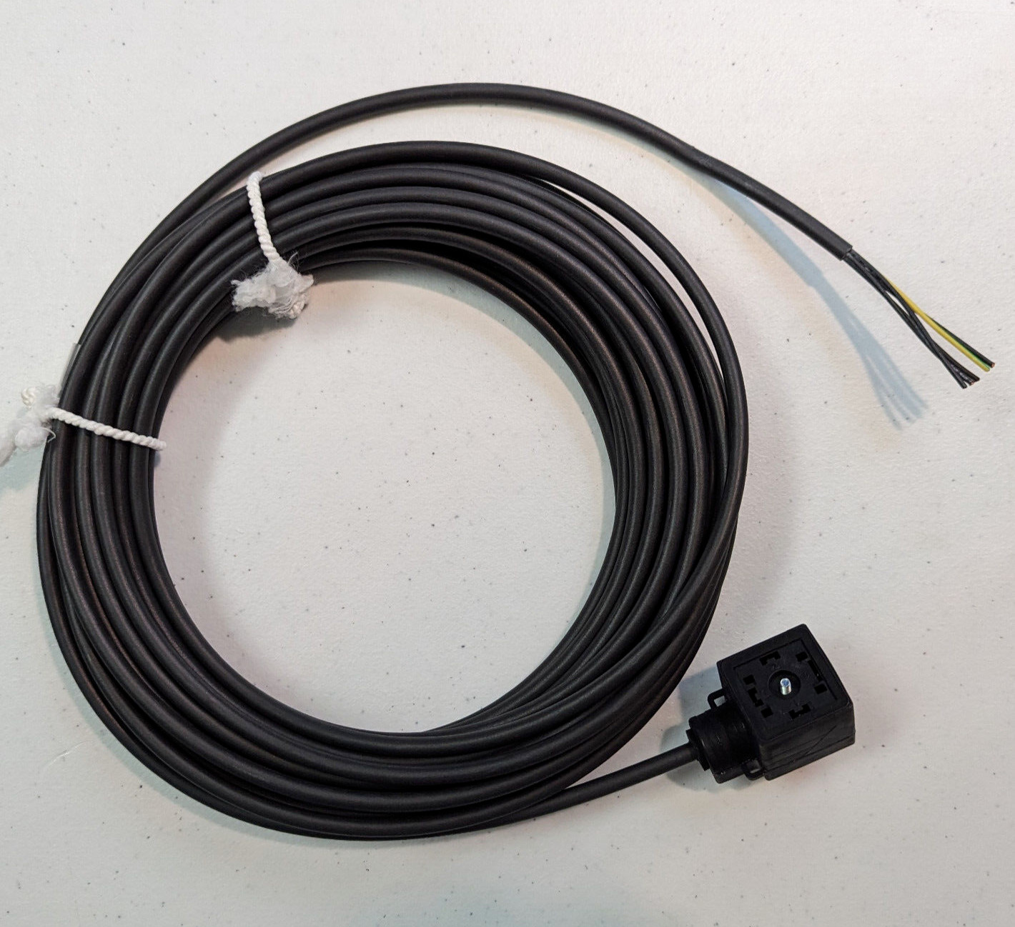 Phoenix Contact 1435111 SAC-5P-10 0-PUR/AD-2L Valve Cordset, 18MM DIN Type AD