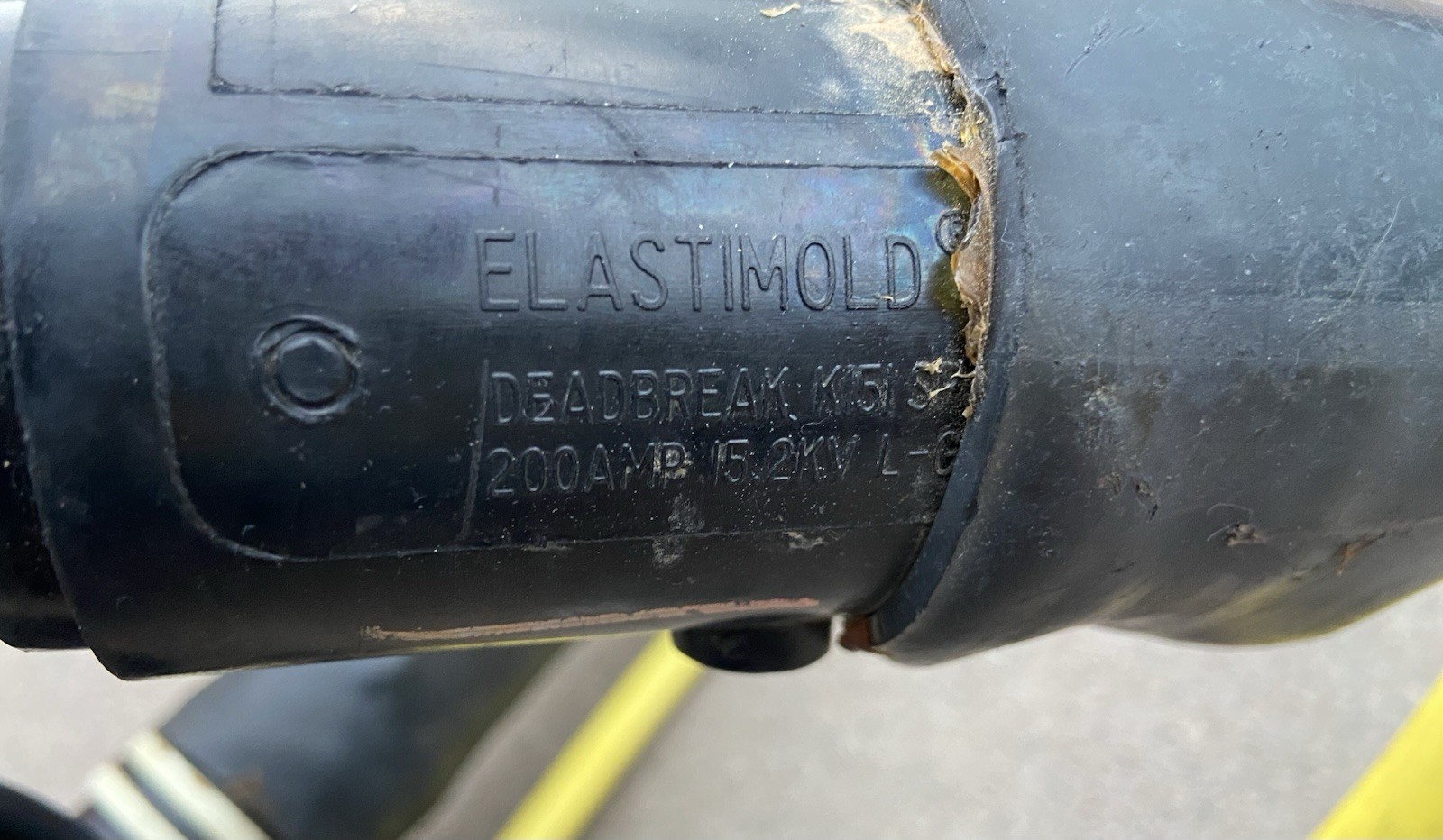 Elastimold 200A 15.2kV Deadbreak Cable Assembly w/ Salisbury Grounding Set