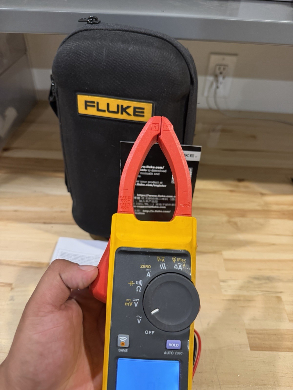 FLUKE 393 FC CAT III 1500V TRMS CLAMP METER W/LEADS (TESTED)