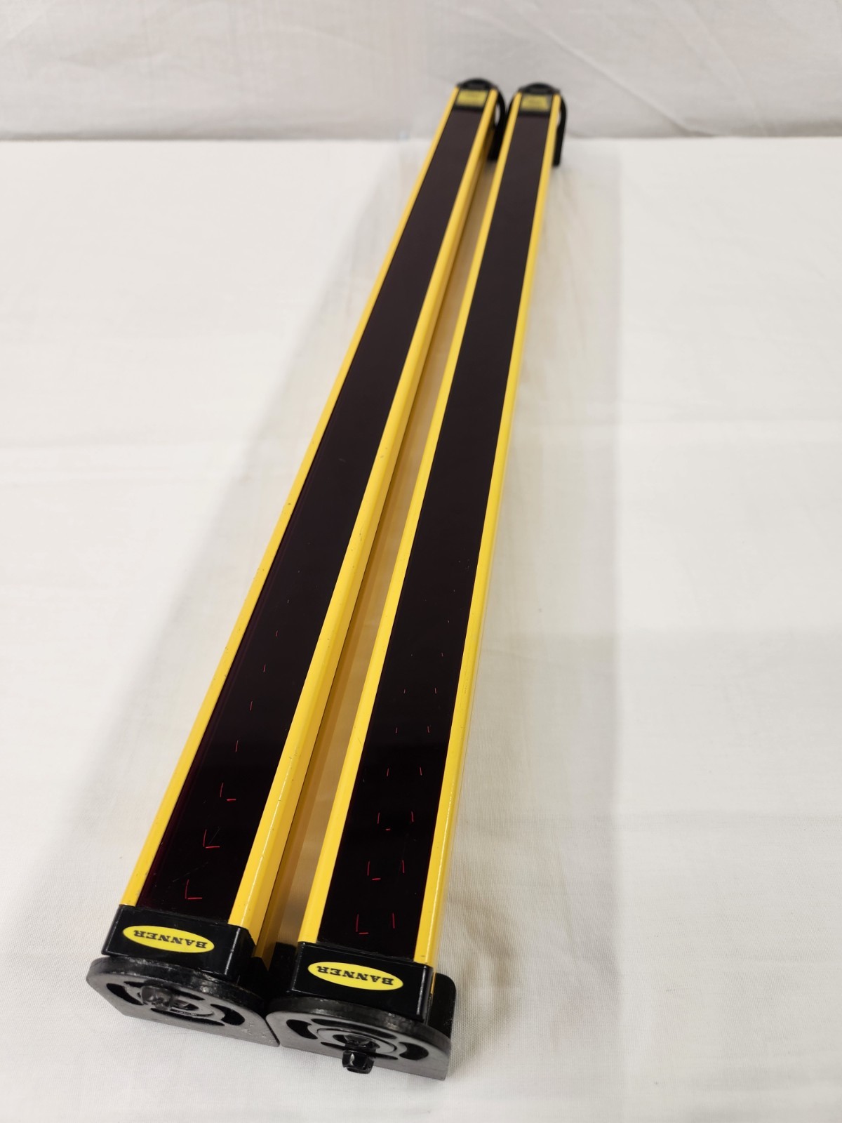 SLSP30-600Q88 Banner EZ-SCREEN Light Curtain (Pair)
