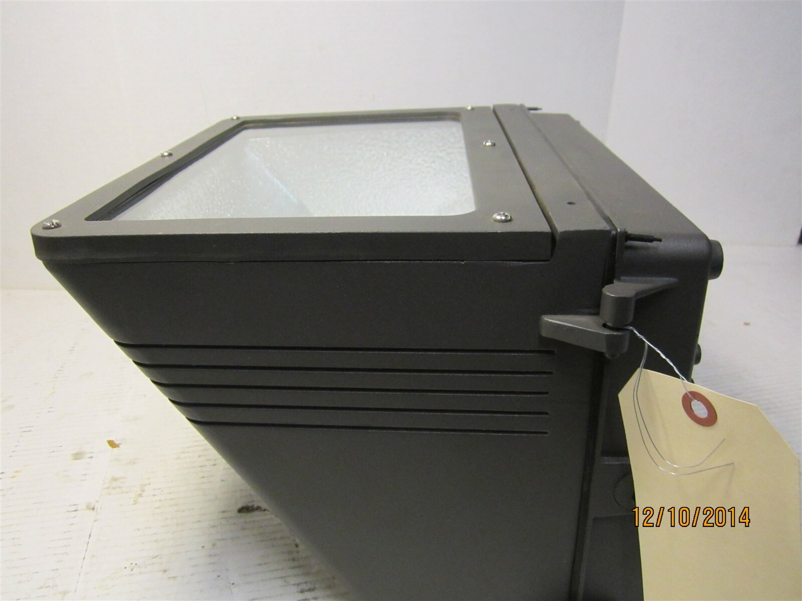 Wall Pack Metal Halide Pulse Start Light Fixture 150 Watts 120/277 Volts
