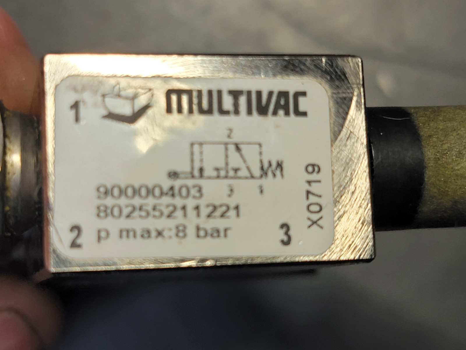 MULTIVAC 80255211221 LIMIT SWITCH, 8 BAR MAX, 3/2 VALVE NOS SPAREFREE SHIP