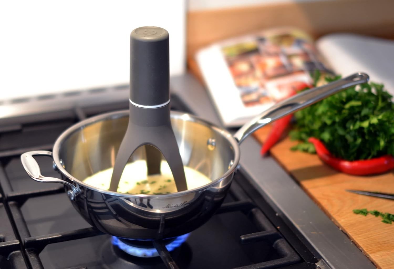 Smart Cooking Companion: UÜTENSIL Automatic Stirrer with Speed Settings in Grey