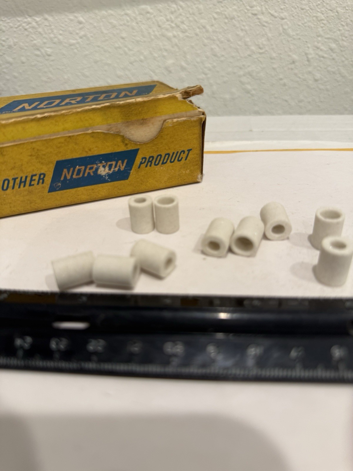 New Qty (10) Norton Mini Grinding Wheels, 3/8” X 1/2” X 3/16”, 32A60, K6VBE