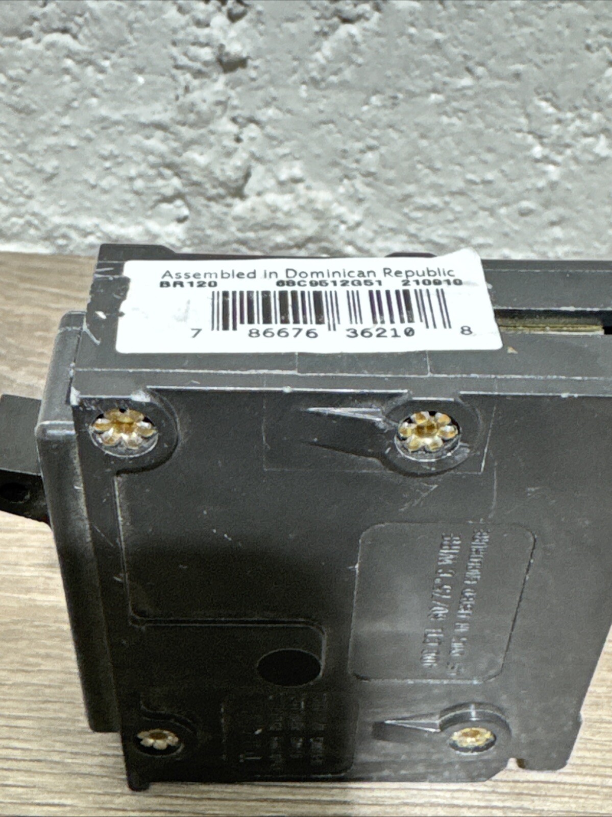 Eaton BR120 Thermal Magnetic Circuit Breaker – Black TYPE C120