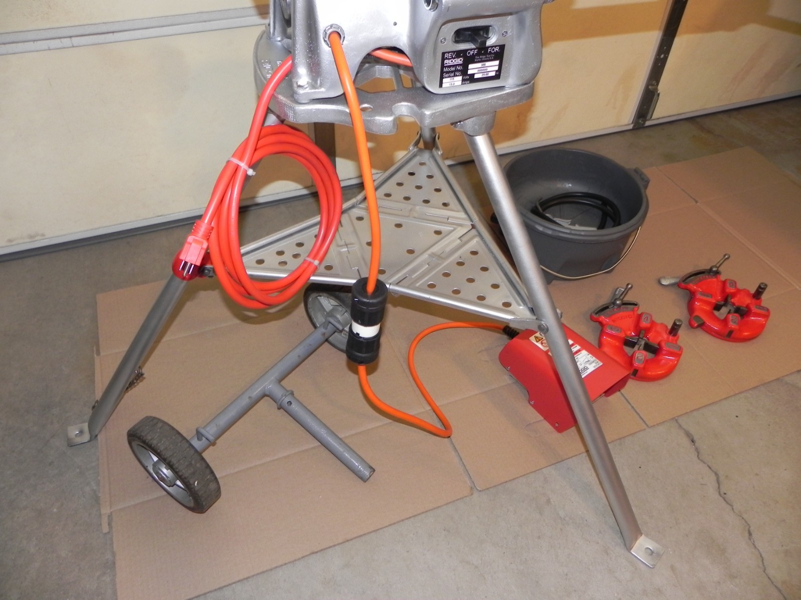 RIDGID 300 PIPE THREADER 115 V, 38 RPM,341,360, 311, 2 die heads refurbished