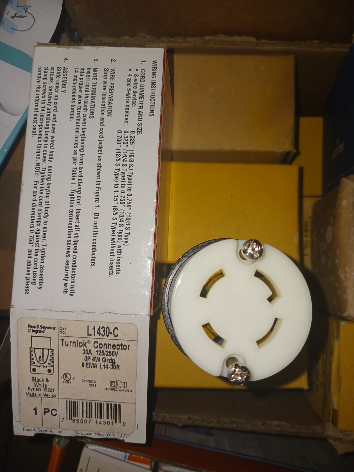 Pass and Seymour Legrand L1430-C Turnlok Connector 30A 125/250V 3P 4W Grdg