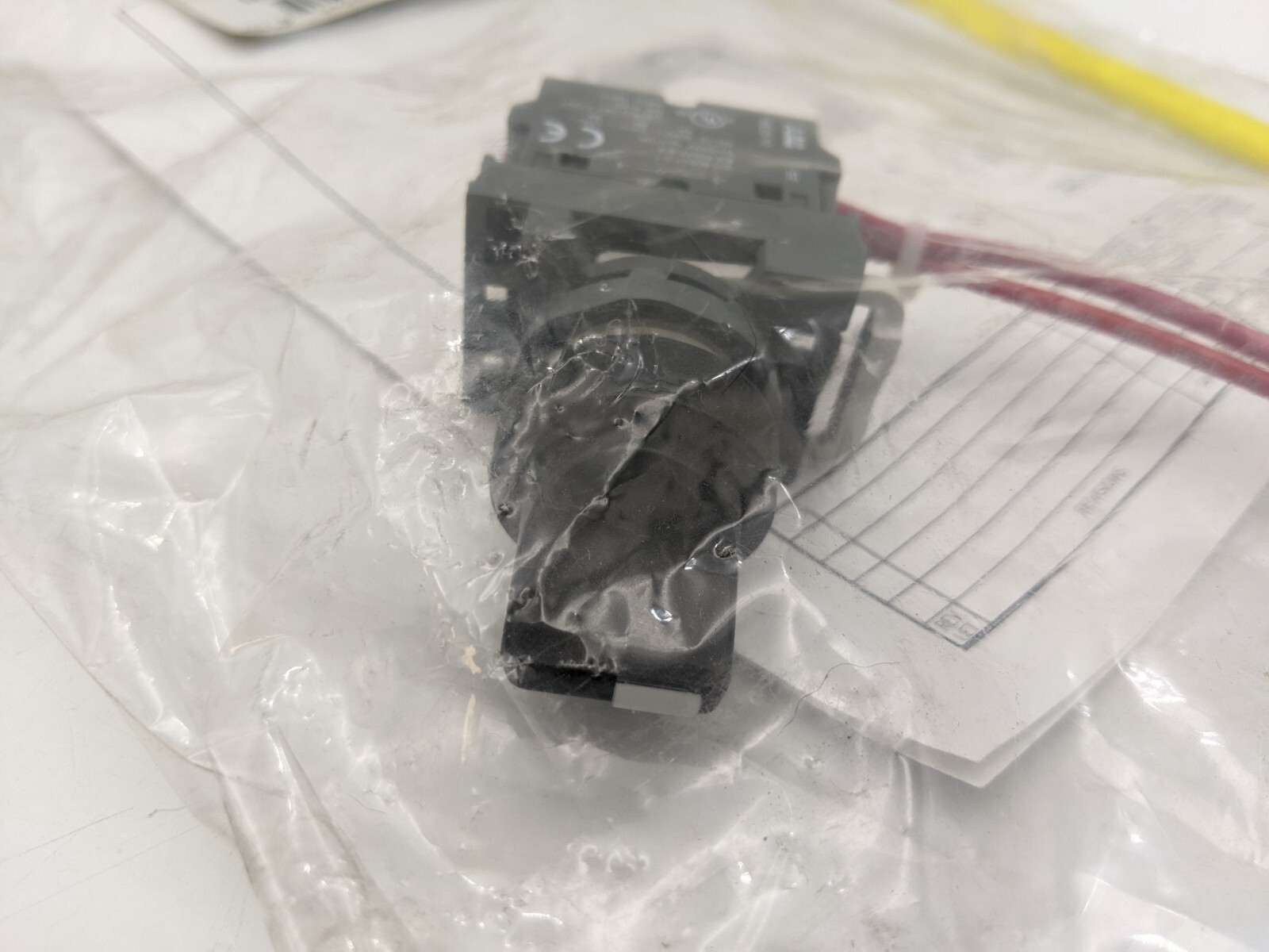 ABB SS2P-1 Pilot Device Kit OFF ON Selector Switch Control Panel Equipment SS2P1