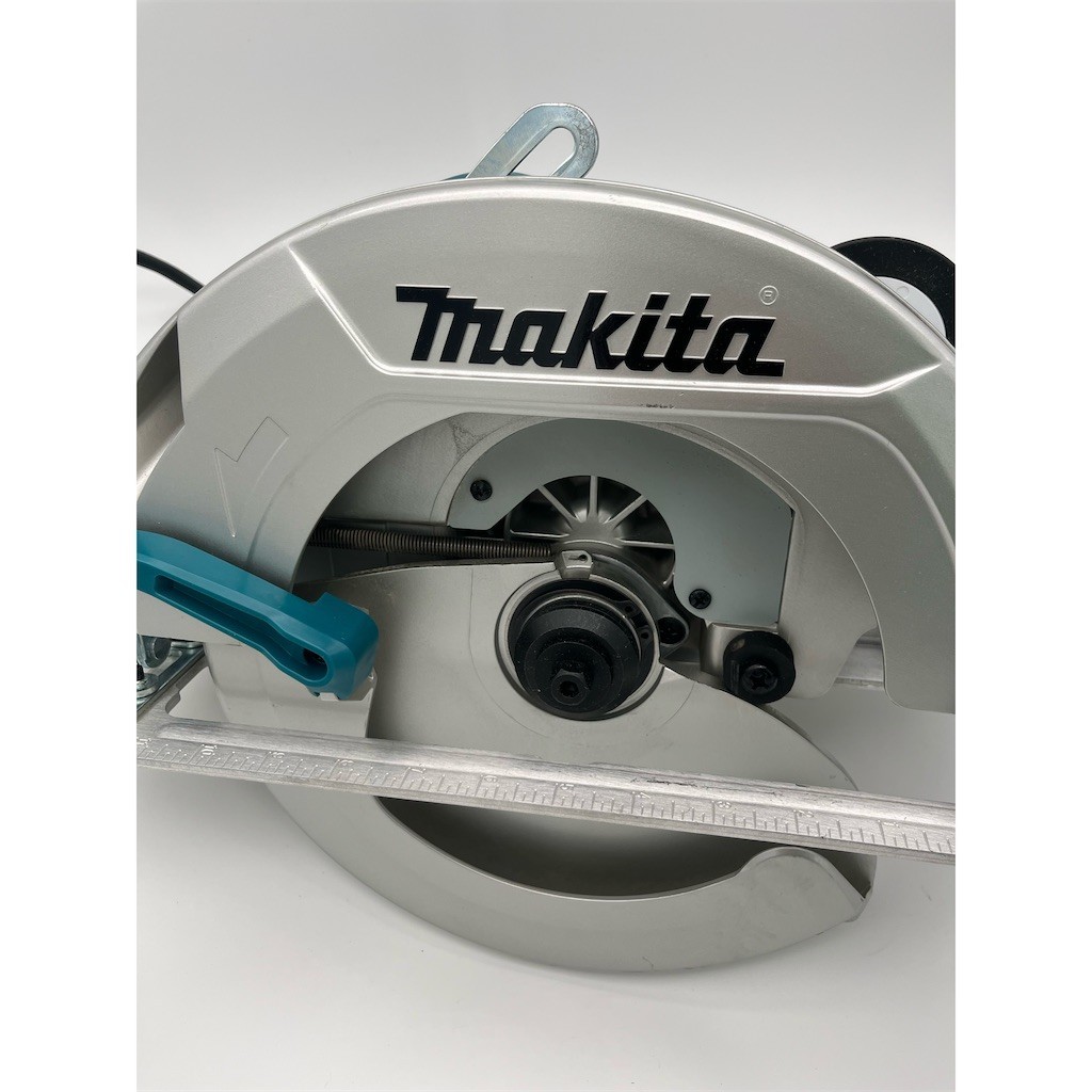 Makita 10-1/4 in Corded Circular Saw 120V 15A 4300 RPM w/ Rip Fence Refurb