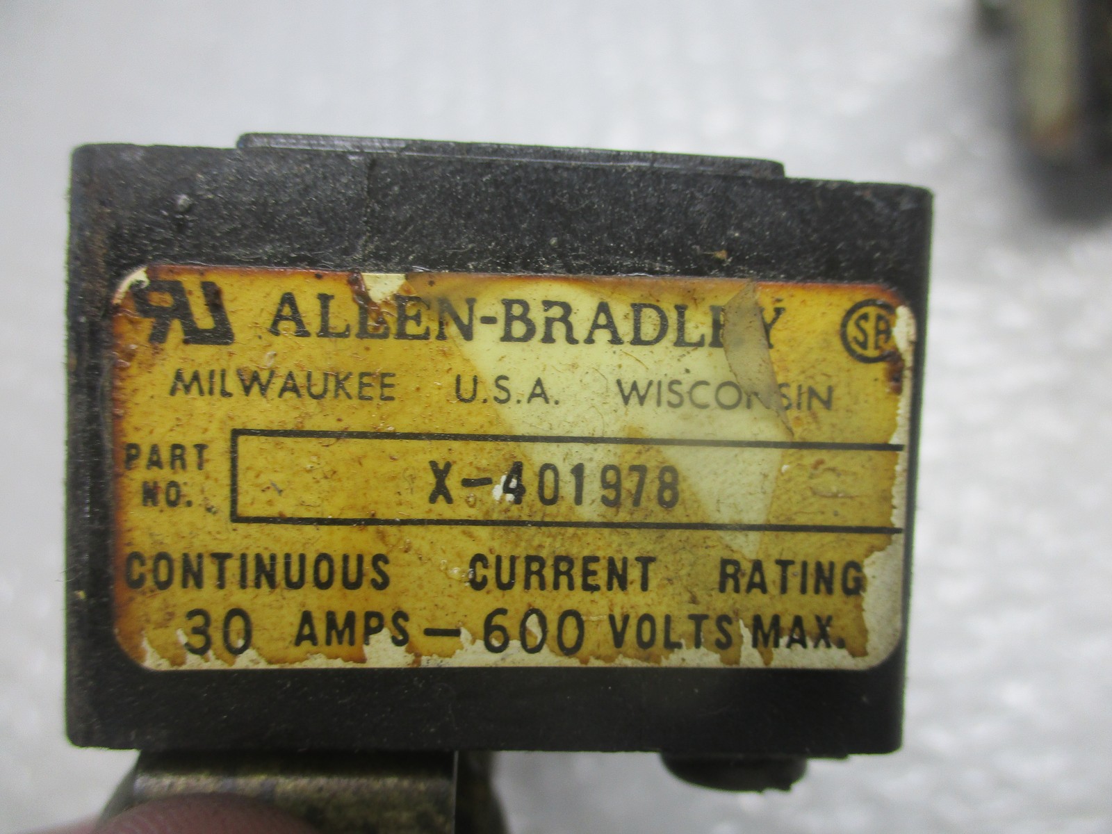 ALLEN BRADLEY X-401978 FUSE BLOCK 3POLE 30AMP (AS PICTURED) LOT OF 2 UNMP