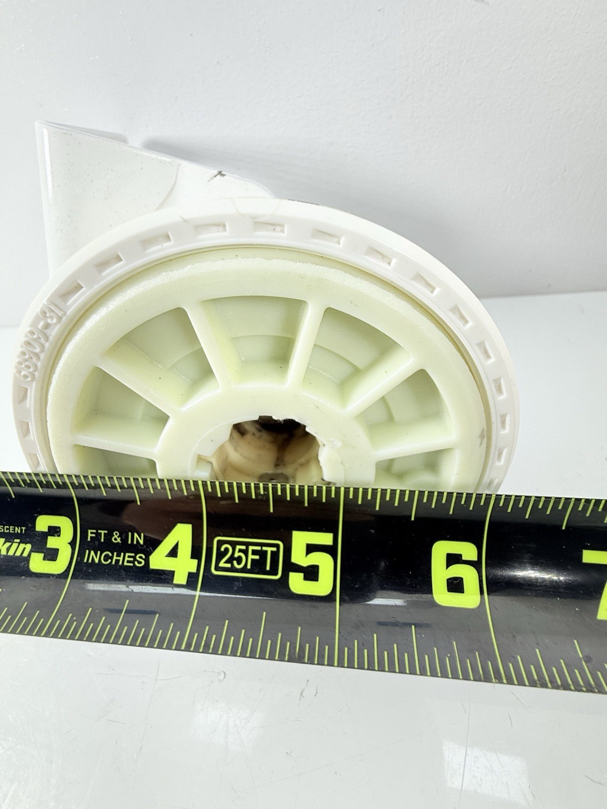3M Aqua-Pure water filter system head unit. 3/8 replaceable cartridges.