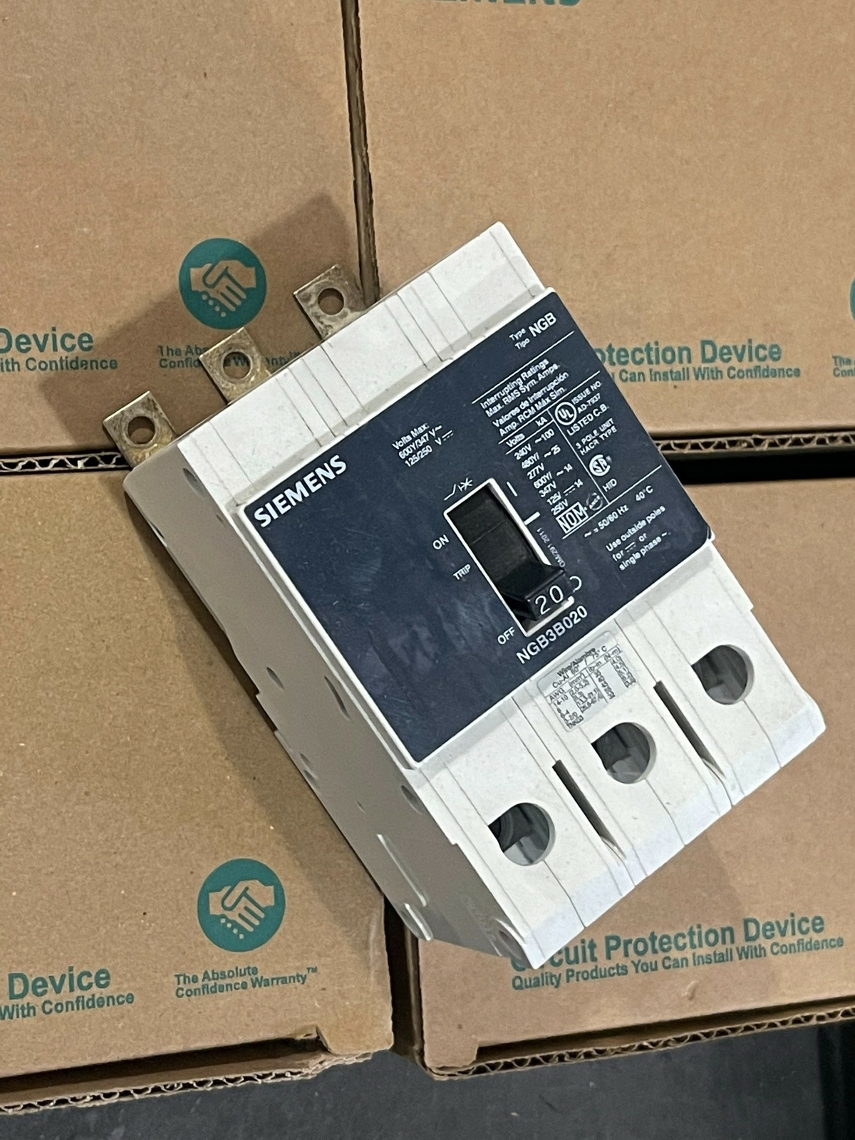 NEW SIEMENS NGB3B020B CIRCUIT BREAKER
