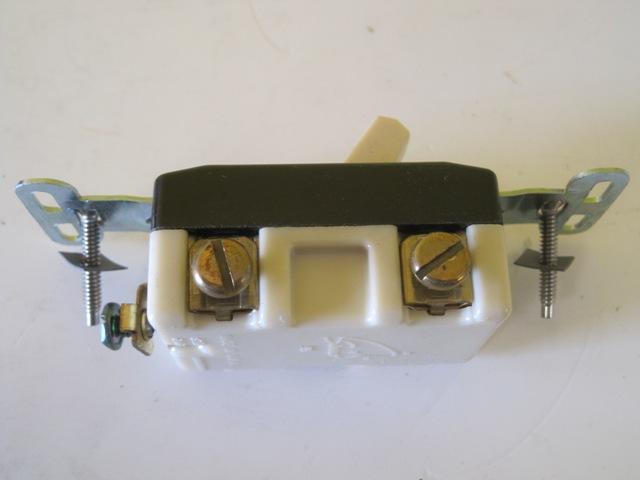 BOX OF 10 PASS & SEYMOUR SINGLE POLE AC SWITCH SIDE AND BACK WIRED MADE IN USA