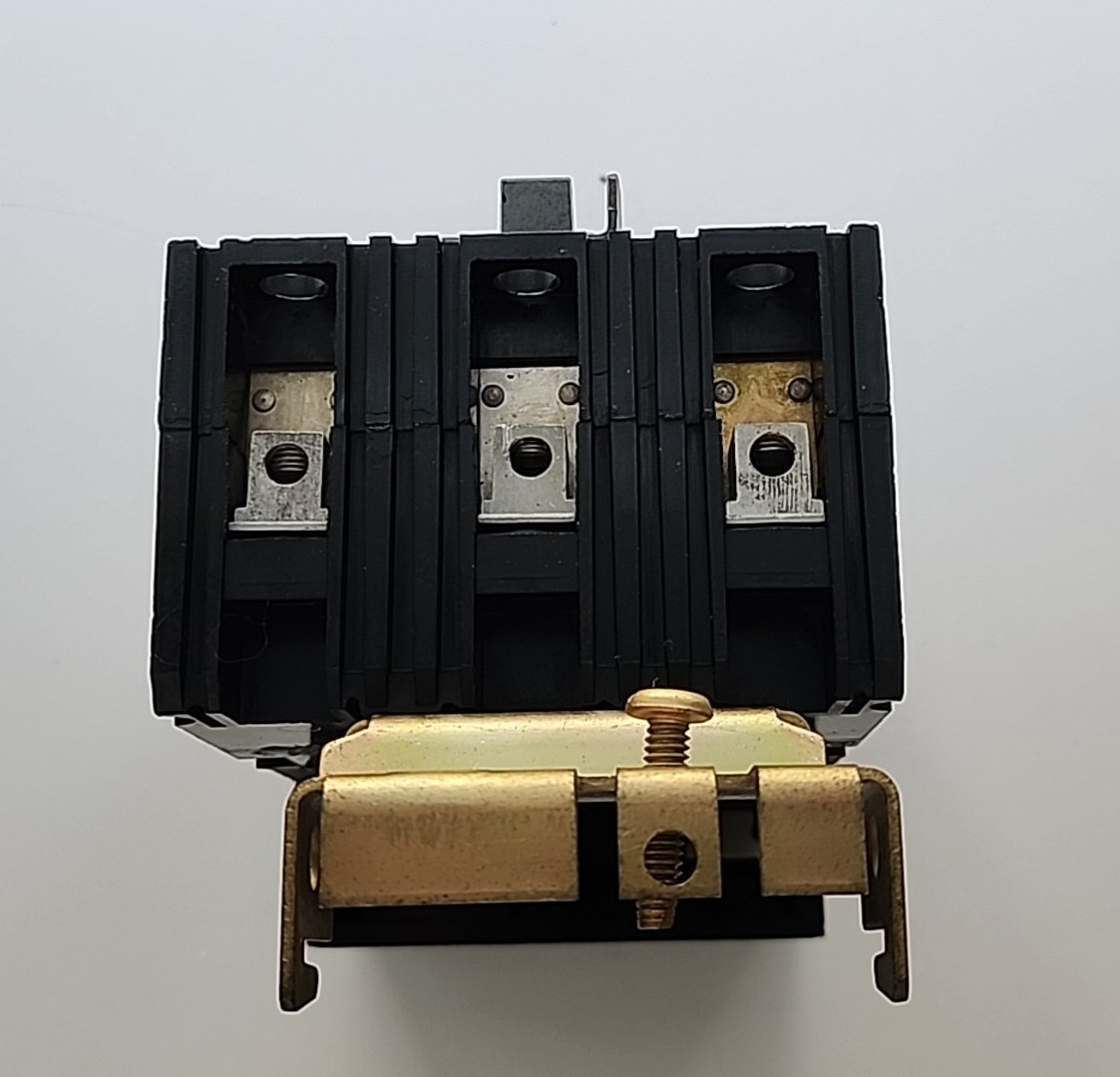 SQUARE D FH36015 3 POLE 15A 600V CIRCUIT BREAKER [2RE2]