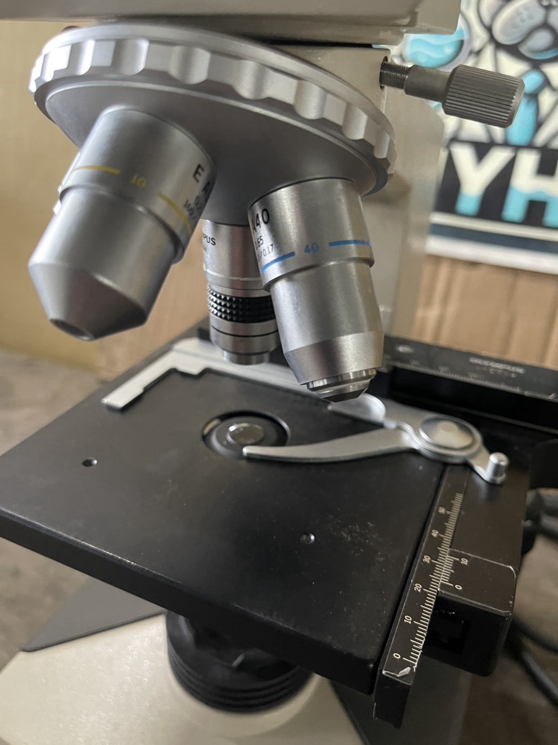 Olympus CH2 Binocular Microscope w/ 4x 10x 40x 100x Objectives Mechanical Stage