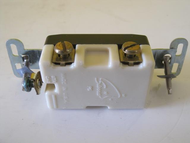 BOX OF 10 PASS & SEYMOUR SINGLE POLE AC SWITCH SIDE AND BACK WIRED MADE IN USA