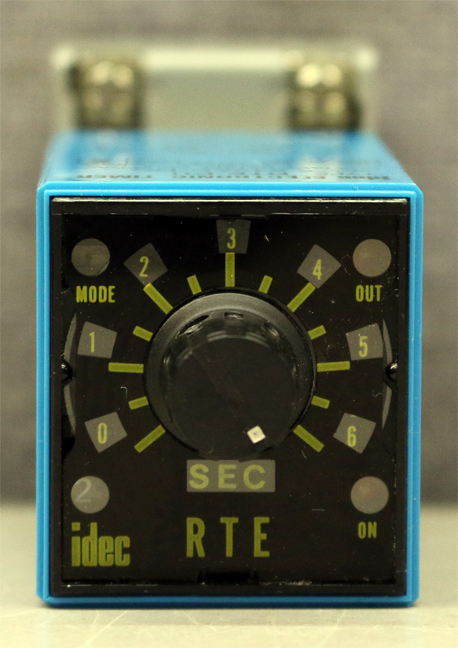 Idec Corporation RTE-P11 Electronic Timer with SR2P-05 Socket New