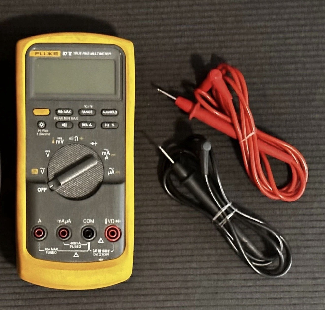 Fluke 87V Industrial True RMS Digital Multimeter with Temperature Probe