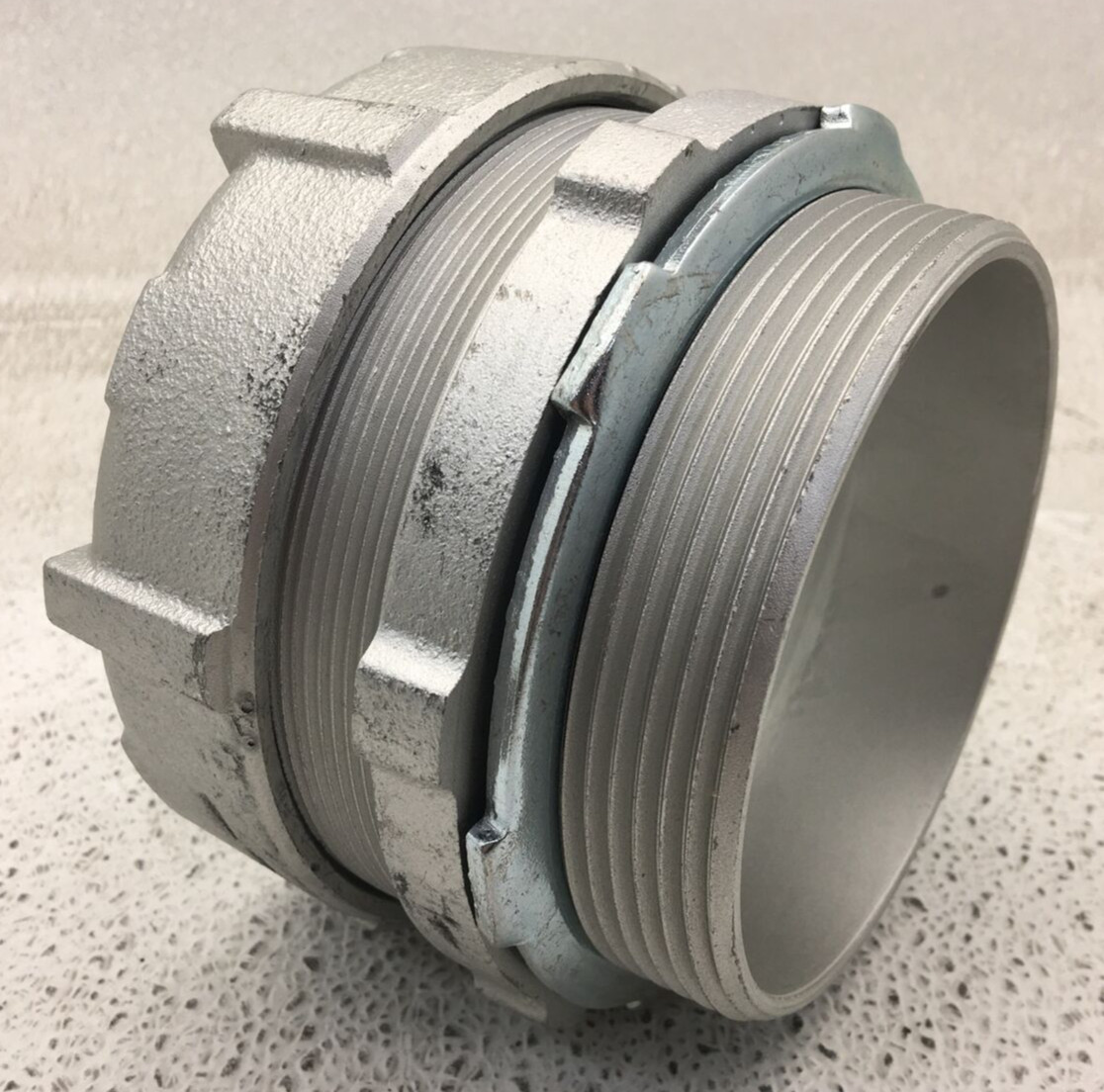 270 TOPAZ 4 INCH MALLEABLE IRON RIGID COMPRESSION CONNECTOR