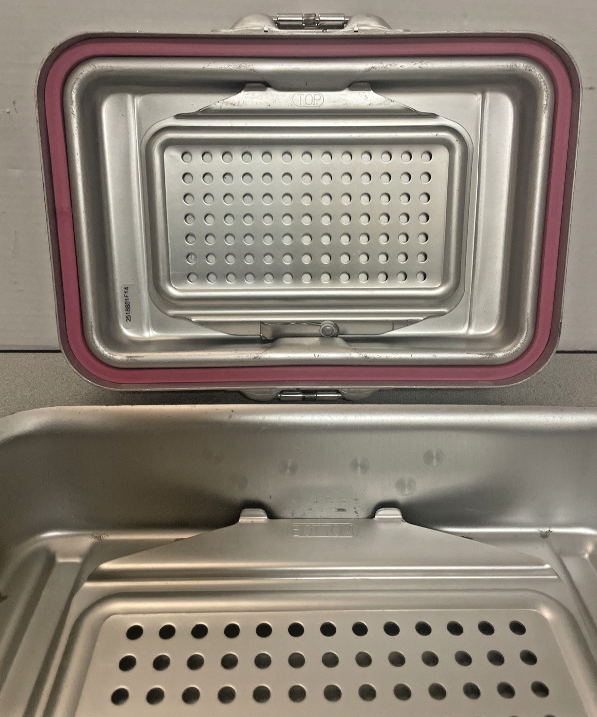 New V. Mueller Genesis CD0-4ST 12″x 8″x4″ Solid Sterilization Container + Trays