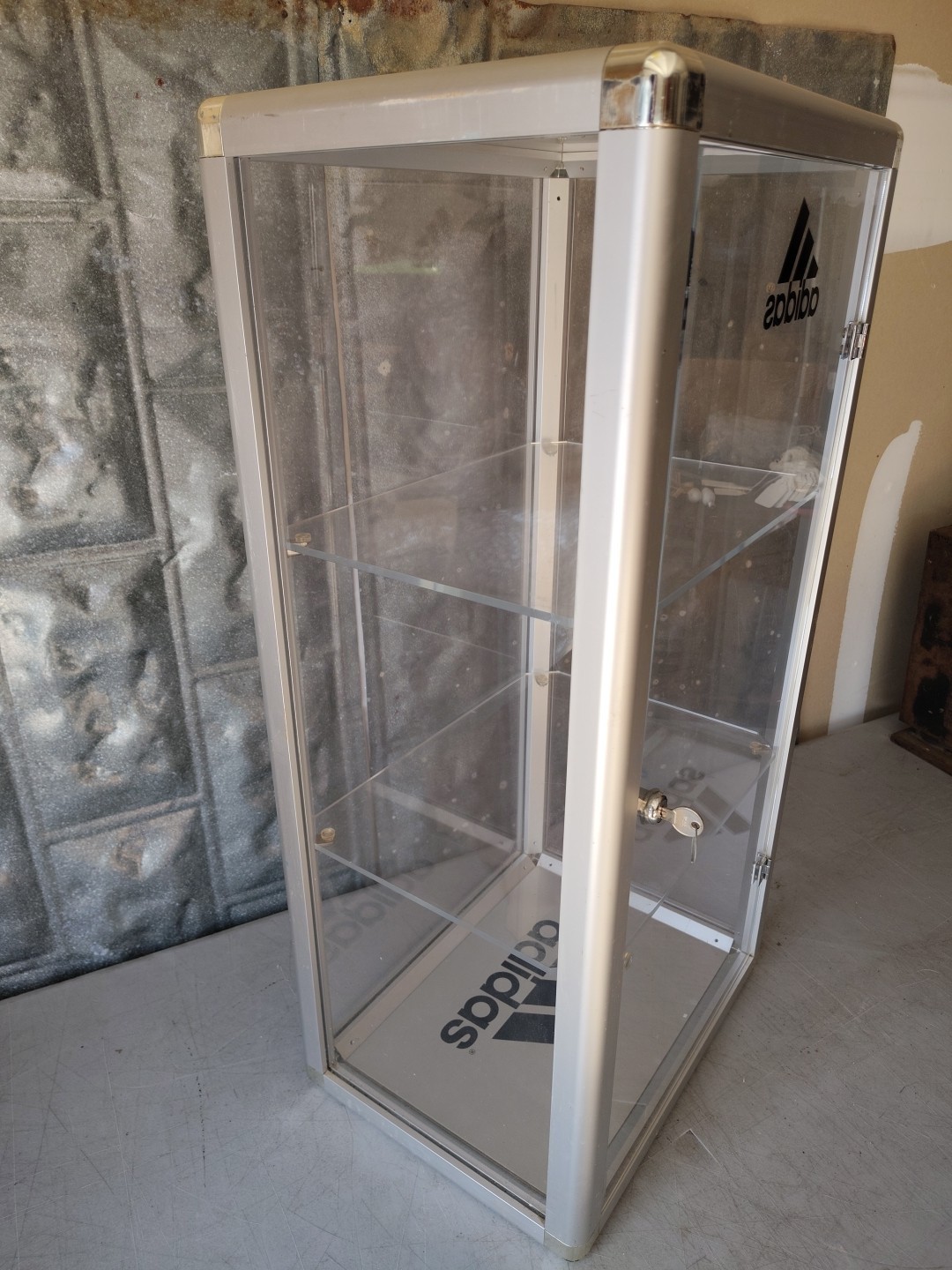 Retail Store Adidas Aluminum Plexiglass Display Case with Shelves Locking