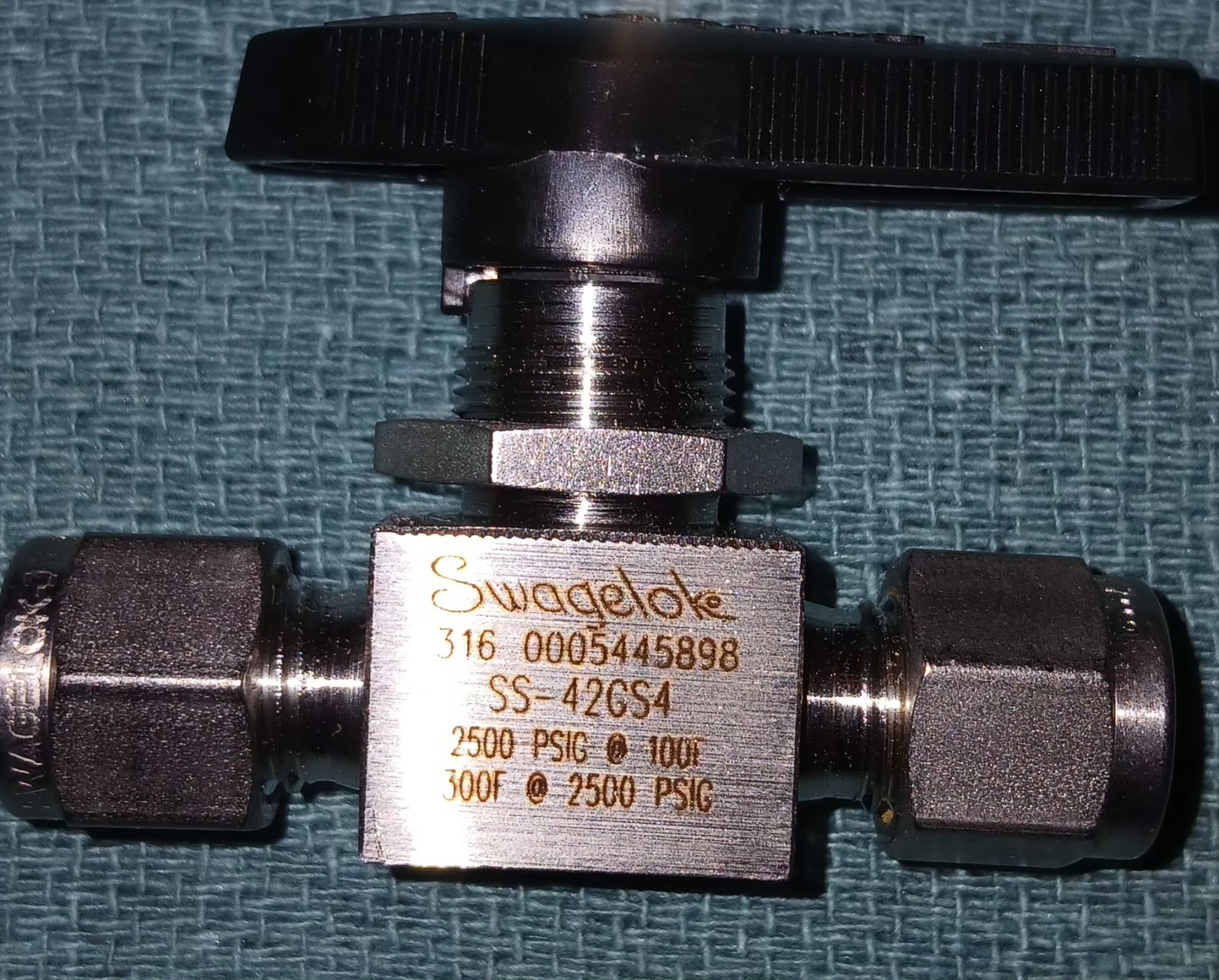 (2) New SWAGELOK Stainless Valves SS-42GS4 SS-4P4T