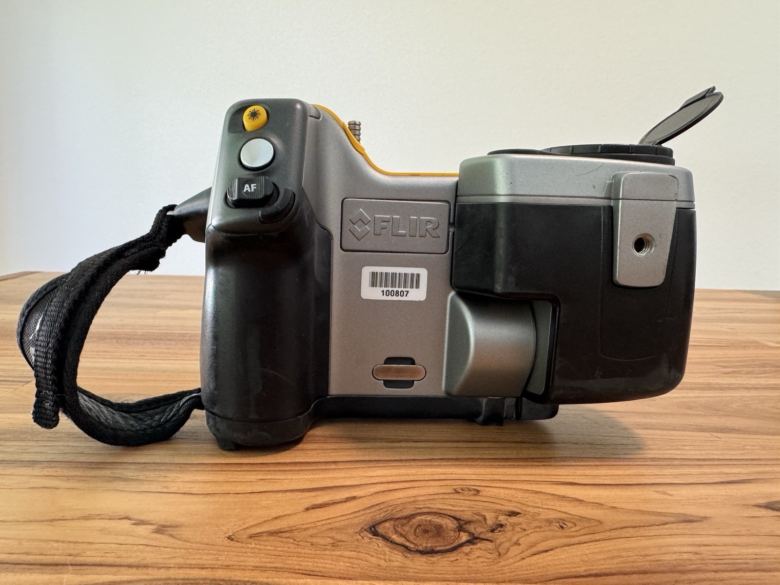 FLIR B400 Thermal Imaging Camera 320x240p -20C to 1200C (-4F to 2192F) with Case