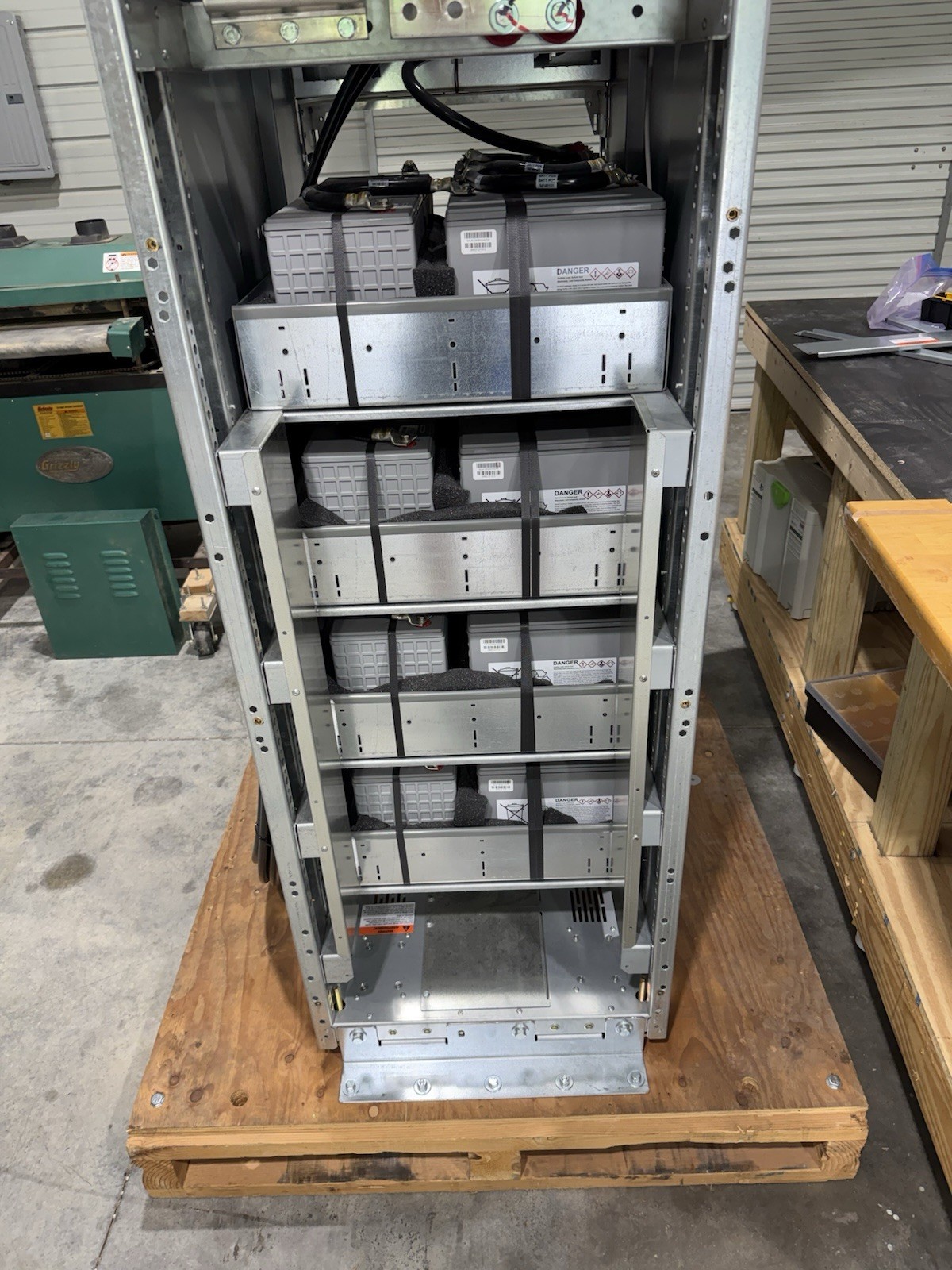 Vertiv Liebert EXM Battery Cabinet 288VDC 24 Lead-Acid 300Ah Vertiv Liebert EXM