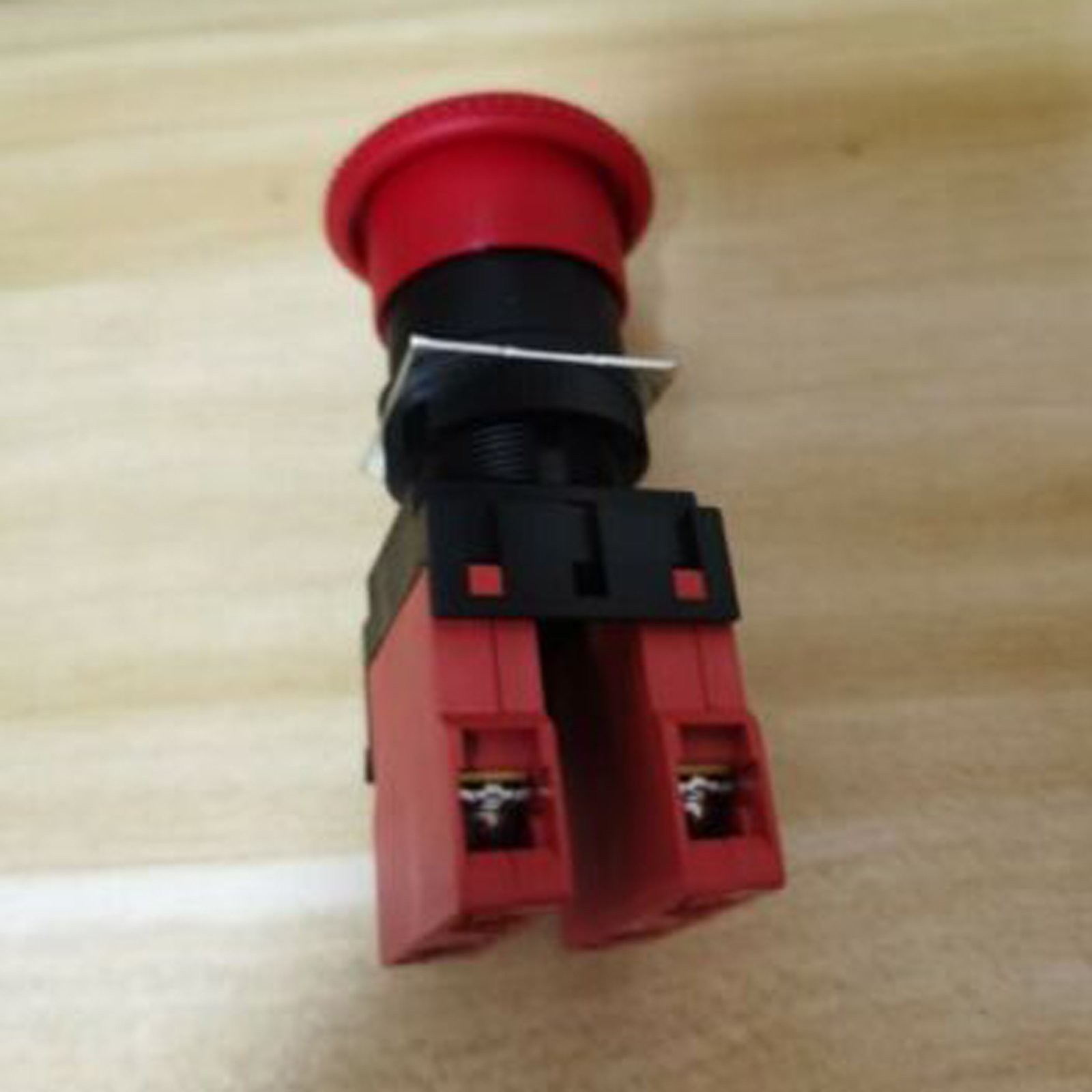 1PCS new omron A22E-M-02 A22EM02 Pushbutton Switch Red Free Ship