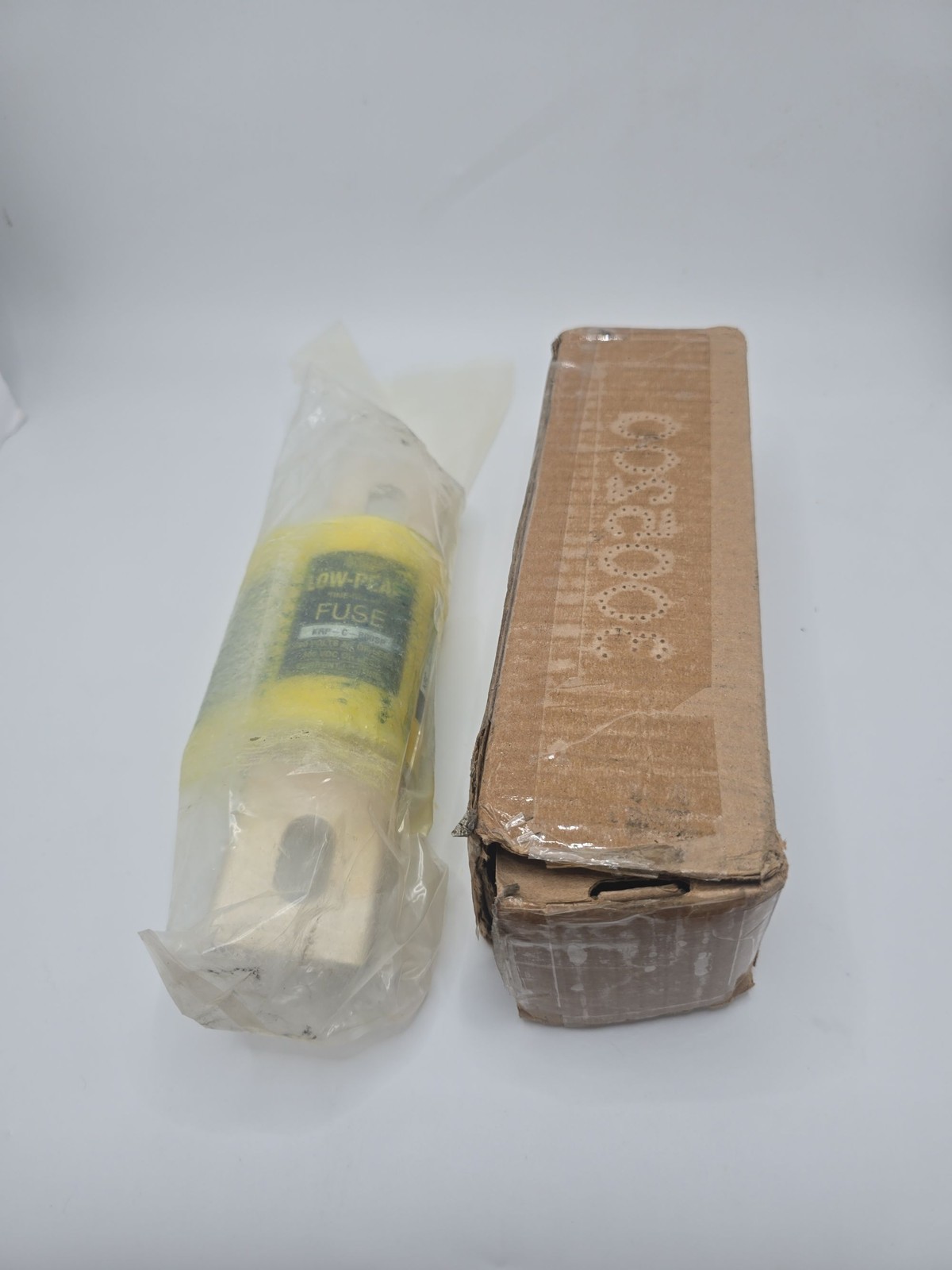 Bussmann KRP-C-800SP Hi-Cap Fuse 800A 600V Class L Low-Peak Time-Delay sealed