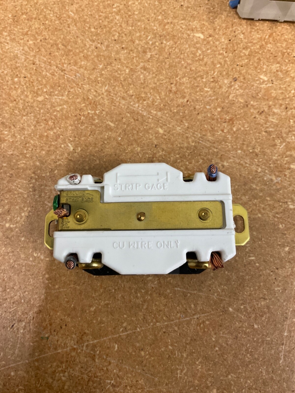 Hubbell Twist-Lock Mounted Receptacle 30A.120/208V.30Y L21-30R HBL2810