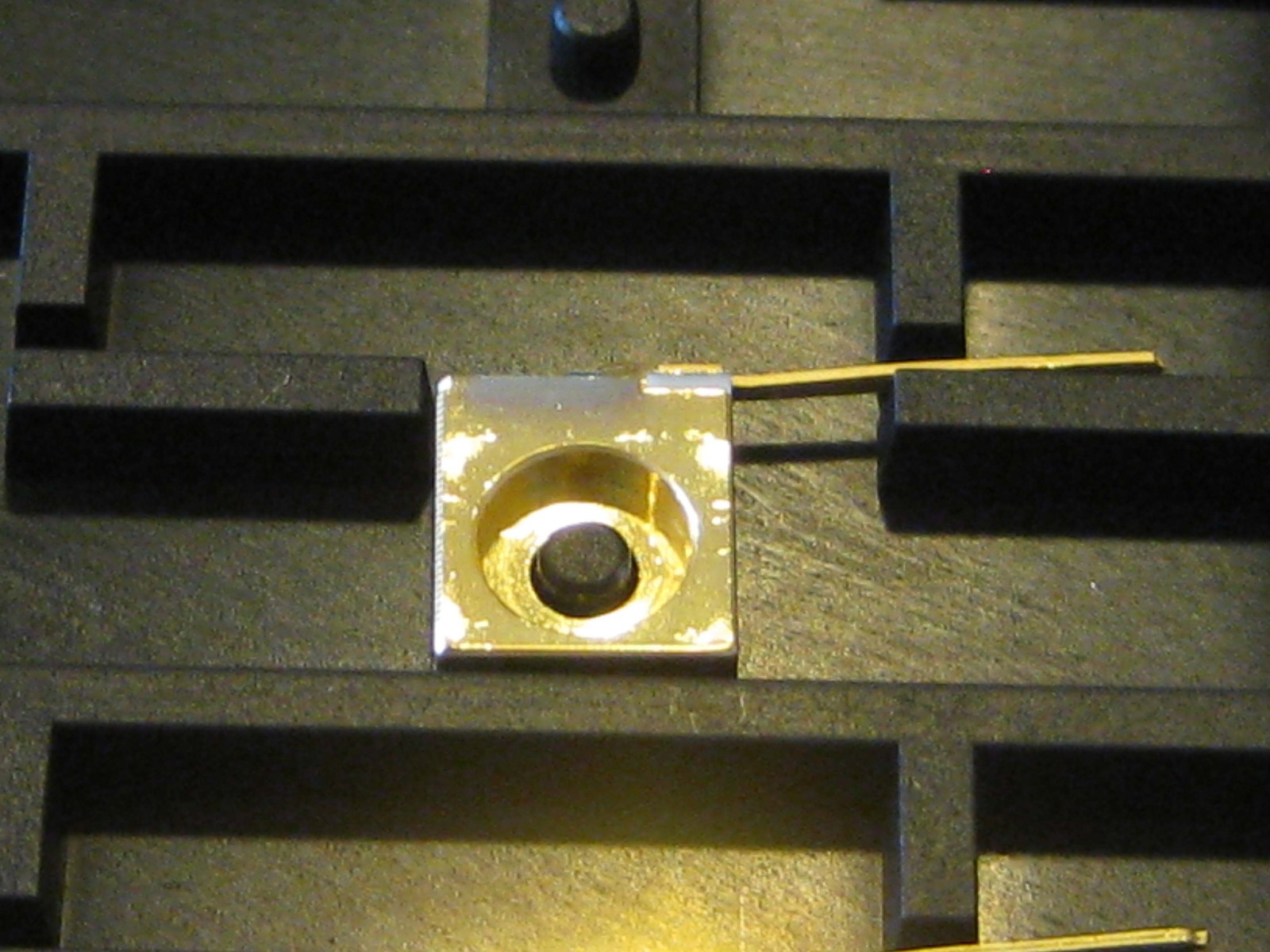 781nm 2W 100μm Aperture C-Mount Laser Diode with Low AR Coating