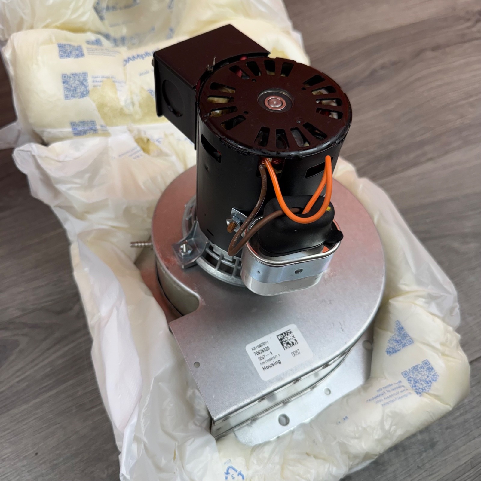 (NEW) Baxter 01-1000V8-00156 Motor, Draft Inducer – BAX01-1000V8-00156 Oven Fan